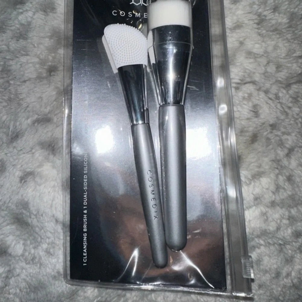 Cosmedix-Skincare Brush Set takes cleansing to the next level new in box